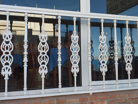 Barrotes ornamentales estilo forja para rejas